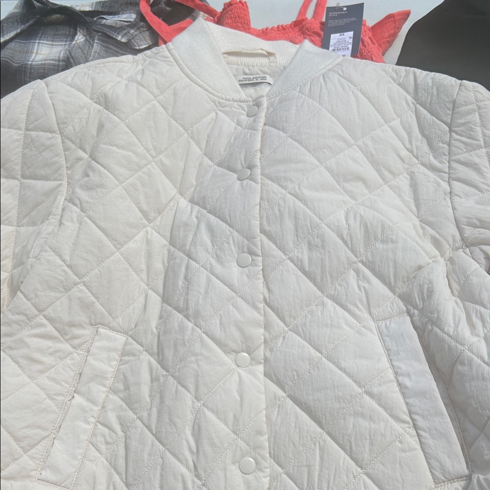 Uniqlo Women's Quilted White Bomber Jacket